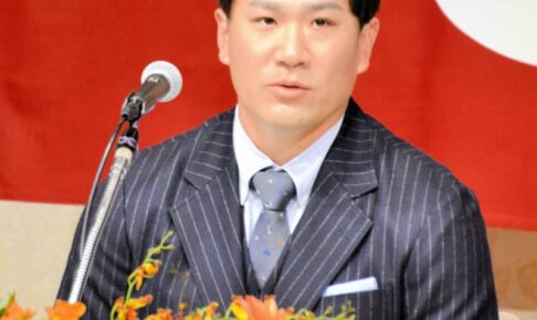 巨人 田中将大が入団会見「やりがいを感じたい」「3勝で終わるつもりはない」背番号は11 テレビカメラ8台&約70人の報道陣 阿部監督も同席 巨人 田中将大が入団会見「やりがいを感じたい」「3勝で終わるつもりはない」背番号は11 テレビカメラ8台&約70人の報道陣 阿部監督も同席