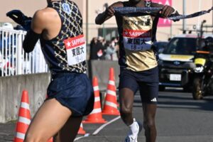 驚異の2区区間新　東京国際大・エティーリ「ベリーハッピー」　12人抜き快走で先輩ヴィンセント超え