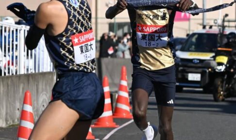 驚異の2区区間新　東京国際大・エティーリ「ベリーハッピー」　12人抜き快走で先輩ヴィンセント超え