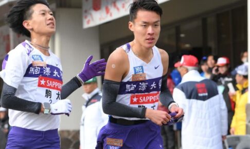 駒大・佐藤圭汰が圧巻区間新で青学を猛追　1分40秒差に急接近　「恩返しのつもりで」今季駅伝初出場の“怪物”が激走　“復路の駒大”がきた！