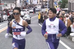 【箱根駅伝】駒澤大の安原海晴は兄・太陽から力水　前回大会は弟から兄へ　安原兄弟の“絆の給水”で先頭の青山学院大を追う