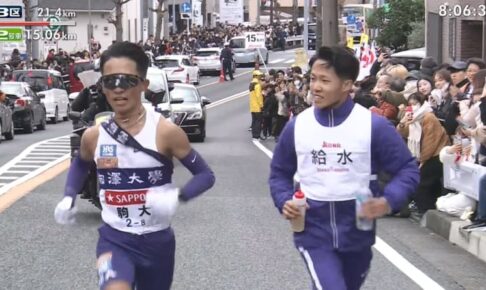 【箱根駅伝】駒澤大の安原海晴は兄・太陽から力水　前回大会は弟から兄へ　安原兄弟の“絆の給水”で先頭の青山学院大を追う