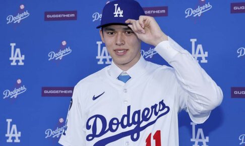 【MLB】佐々木朗希、背番号「11」贈呈のロハスへ“粋なお返し”　ド軍が対面動画を公開、35歳のチームリーダーが歓迎「ありがとう兄弟」