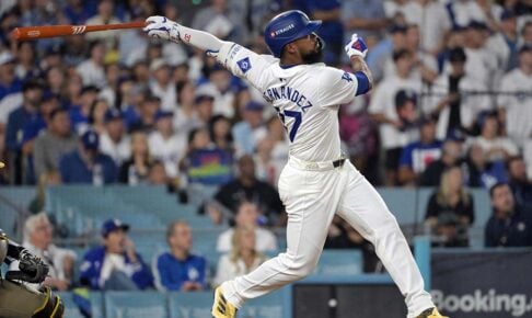 【MLB】ドジャースはタッカー獲得に成功した場合、大谷翔平と仲良し“右の大砲”を放出か……米記者「交渉材料として名前が出てくるだろう」