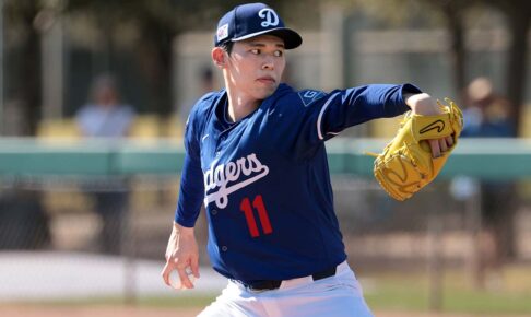【MLB】「フォームを崩した」ロバーツ監督、オープン戦初登板の佐々木朗希に言及　 “第3の球種”を披露も……制球乱れて2回途中3失点