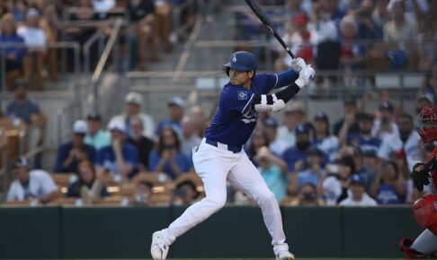 【MLB】大谷翔平が放った2024年と“ほぼ同じ軌道”の左翼席への本塁打　公式が比較動画を公開、OP戦第1号の行方に注目