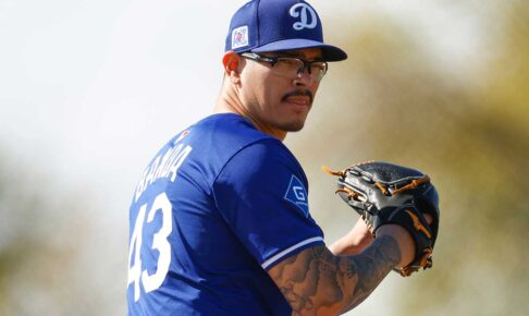 【MLB】ドジャース、捕手枠確保で苦渋の決断か……昨季71登板のバンダを“事実上の戦力外”　地元メディア「サプライズのロースター変更だ」