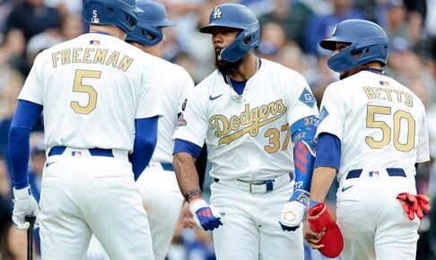【MLB】ロバーツ采配ズバリ、3番起用のテオスカーが“CY賞左腕攻略”の逆転3ラン フリーマンとの打順変更が奏功 【MLB】ロバーツ采配ズバリ、3番起用のテオスカーが“CY賞左腕攻略”の逆転3ラン フリーマンとの打順変更が奏功