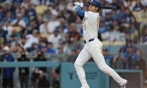 【MLB】大谷翔平、2号に本拠地ファンが熱狂……“スロー再生”で観客総立ち→両腕を上げて喜ぶ様子などを公式Xが公開