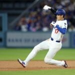 【MLB】大谷翔平、右足太ももに違和感? “走塁時に異変”で急失速……指揮官とトレーナーが確認 【MLB】大谷翔平、右足太ももに違和感? “走塁時に異変”で急失速……指揮官とトレーナーが確認