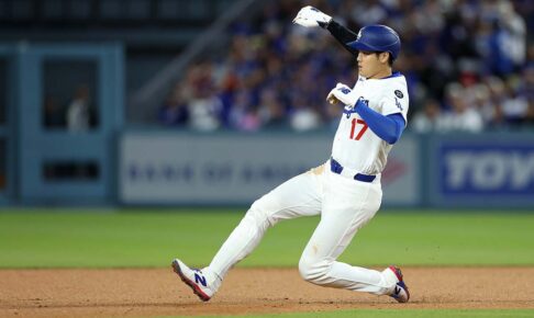 【MLB】大谷翔平、右足太ももに違和感？　“走塁時に異変”で急失速……指揮官とトレーナーが確認
