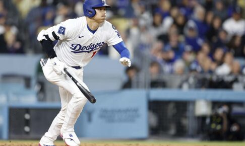 【MLB】大谷翔平、劣勢から強烈“163キロ”右前打でチャンスメーク　地元メディア歓喜「ボブルヘッドデーに安打だ」