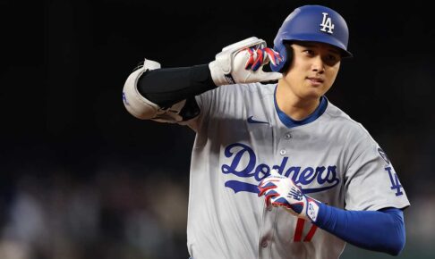 【MLB】大谷翔平、本家の“デコルテポーズ”に球団公式Xも反応　同点4号2ランでお披露目しファン「広告塔としても神すぎる」