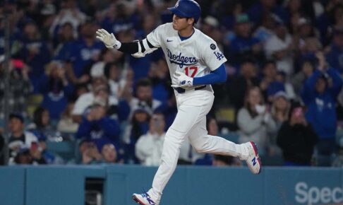 【MLB】「オオタニが野球ボールを破壊」大谷翔平、圧巻5号の“打球音”に公式注目　中堅スタンドへ一直線の180キロ弾