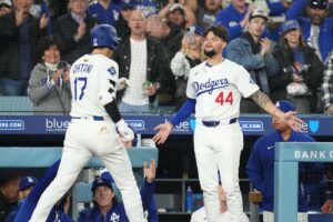 【MLB】テオスカーが体調不良も……ド軍今季初の二桁安打で「攻撃陣に明るい兆し」と公式ブログ　“ヒマワリの種シャワー”はパヘスが代役
