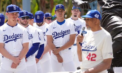 【MLB】大谷翔平、試合前に“元同僚”モニアックと笑顔で抱擁　エンゼルス解雇からロッキーズ移籍で再会