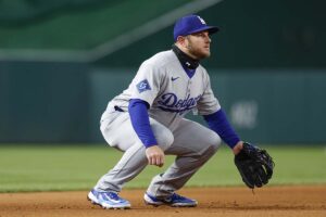 【MLB】ロバーツ監督の“継投ミス”を挽回、マンシーとベッツ執念の好守備　ベテランの連携を米記者絶賛「本当にドジャースを救った」