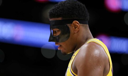 【NBA】レイカーズHC、今季を振り返り八村塁を絶賛　「1年間通して主役としてやり遂げてくれた」　プレーオフは1回戦で敗退