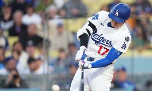 【MLB】「あれをあそこまで飛ばす？」大谷翔平の片手打ち41号、中継が捉えた相手先発の“呆れ顔”に注目