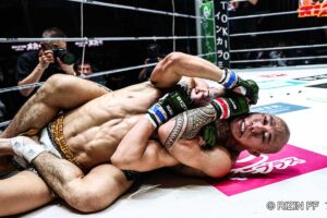 【RIZIN】冨澤大智、“衝撃”の2R一本負けで茫然自失……山本アーセンからはエール「這いあがろうぜ」