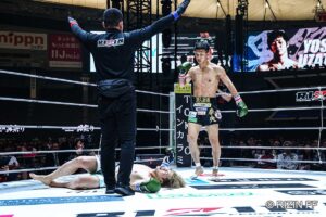 【RIZIN】「またウザい動きを見せています」朝久泰央 、フジテレビ社員・ウザ強ヨシヤに“鮮烈TKO”　変則的な動きで撹乱→会場大盛り上がり