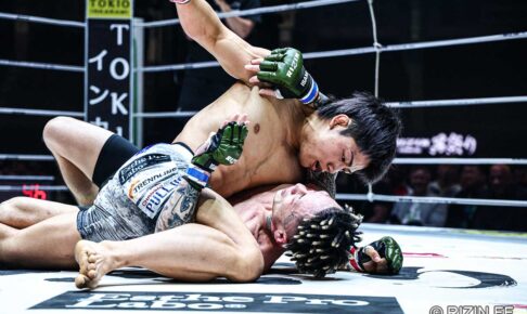 【RIZIN】「右目の上が膨らんでいる……」ヒロヤ、無慈悲の鉄槌で篠塚辰樹にTKO勝ち　左腕を封じた“圧勝劇”にスタンディングオベーション