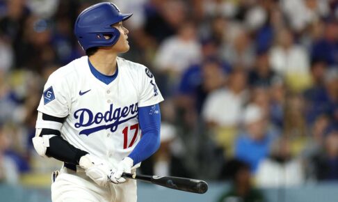 【MLB】大谷翔平、劣勢から逆方向へ技アリ“173キロ”今季17号アーチ　ベッツも連発で米記者歓喜「徐々に追い上げてきたぞ」