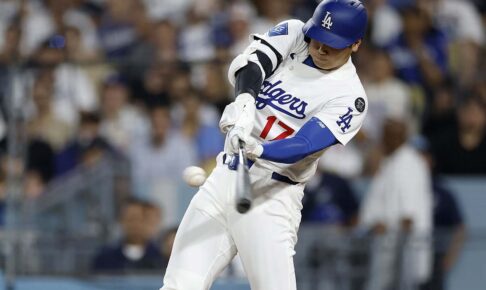 【MLB】大谷翔平、劣勢からジャッジの頭上超え“181キロ”高弾道22号アーチ　米記者驚愕の一発「球団記録タイの月間15本塁打」