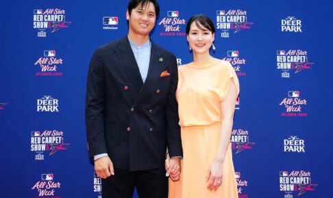 【MLB】球宴レッドカーペット、大谷翔平のファッションに辛口評価も……「真美子夫人が補った。ピーチカラーのドレスで魅力放つ」と米メディア