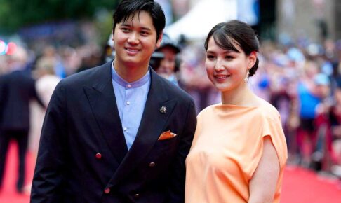 【MLB】「主役の座を奪った」真美子夫人のコーディネートに称賛止まず……夏らしいドレスで魅了　「完璧な装い」と米メディア