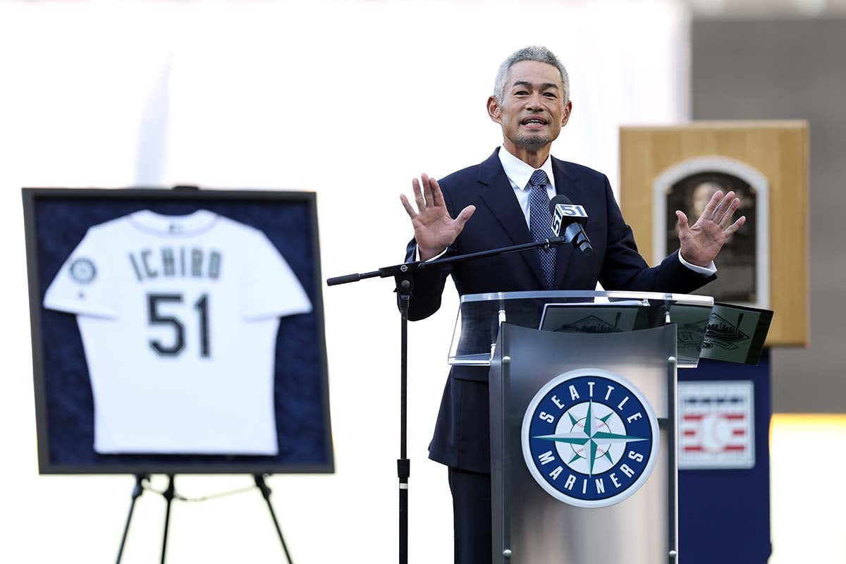 【MLB】イチロー氏、永久欠番セレモニーで「レッツプレイボール！」　“愛弟子”フリオが2打席連続アーチで祝福