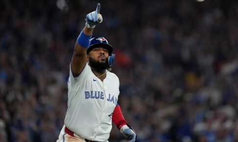 【MLB】WS進出へ逆王手をかけたブルージェイズ……PS6本塁打の主砲ゲレーロJr.は運命の第7戦に向けて「何かすごいことが起きる」