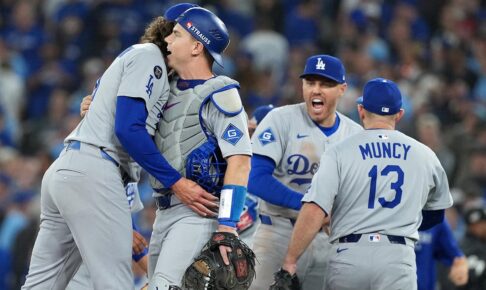 【MLB】ブルージェイズ、痛恨の走塁ミスで逆王手を許す……解説の元メジャーリーガー「これで流れはドジャースに行った」と断言