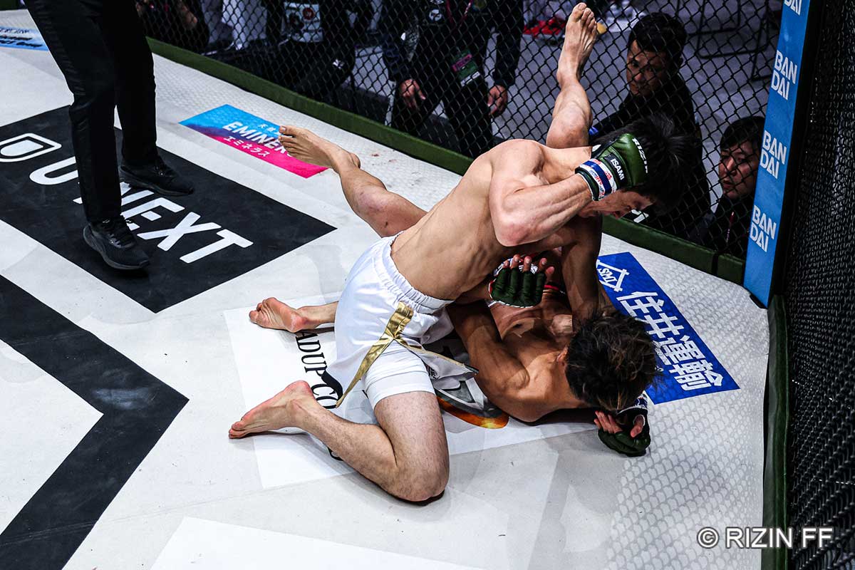【RIZIN】「期待以上の怪物」ダウトベックの同門が“衝撃”の60秒殺デビュー 24歳新星の鮮烈チョークにファン悲鳴 【RIZIN】「期待以上の怪物」ダウトベックの同門が“衝撃”の60秒殺デビュー 24歳新星の鮮烈チョークにファン悲鳴