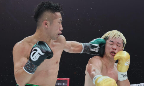 井上拓真（左）と那須川天心（C）産経新聞社