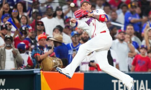 【WBC2026】マチャドが逆シングルから“エグすぎる”大遠投の美技連発　ドミニカ共和国、昨季45本塁打カミネロの決勝2ランで初陣勝利