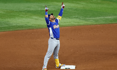 9回に勝ち越し打を放ったスアレス