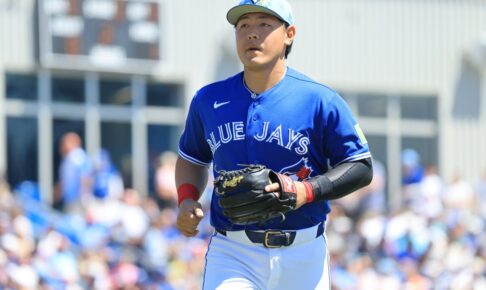 【MLB】「岡本和真の守備には驚かされる」痛烈“164キロ”三ゴロを鮮やか横っ飛び　フェン直二塁打で打撃も順調アピール