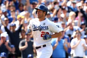【MLB】引退したカーショー、キャリア唯一の本塁打「25歳の爆速スイング」を公式がプレーバック　決勝アーチで開幕完封勝利を“自援護”