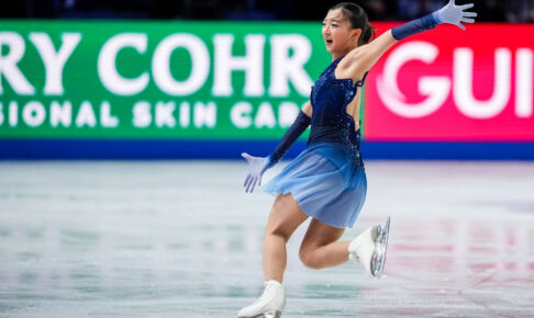 「さすが期待を裏切らない」坂本花織、ブルーのドレスで“謎ダンス”披露　ISUが映像公開「世界はすでにKAORIロス」と別れを惜しむ