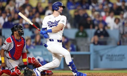 【MLB】ド軍の新2番・タッカーの“本塁打キャッチ”に本拠地熱狂　FA目玉補強の万能スターがファインプレー連発で能力発揮