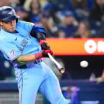 【MLB】決勝タイムリーの岡本和真を主砲ゲレーロJr.が称賛「彼はグレートで面白い」　公式サイトも「今や中軸で大きな存在感」と伝える