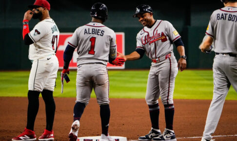 【MLB】ブレーブスのオルビーズ、ABSチャレンジ結果前に“四球確信歩き”で一塁へ……球審の権威は完全に失墜