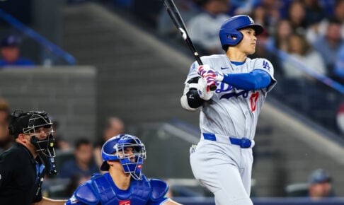 【MLB】大谷翔平、新人捕手と思わぬ“衝突”アクシデントで左腕を痛がる仕草　まさかの牽制送球時に……