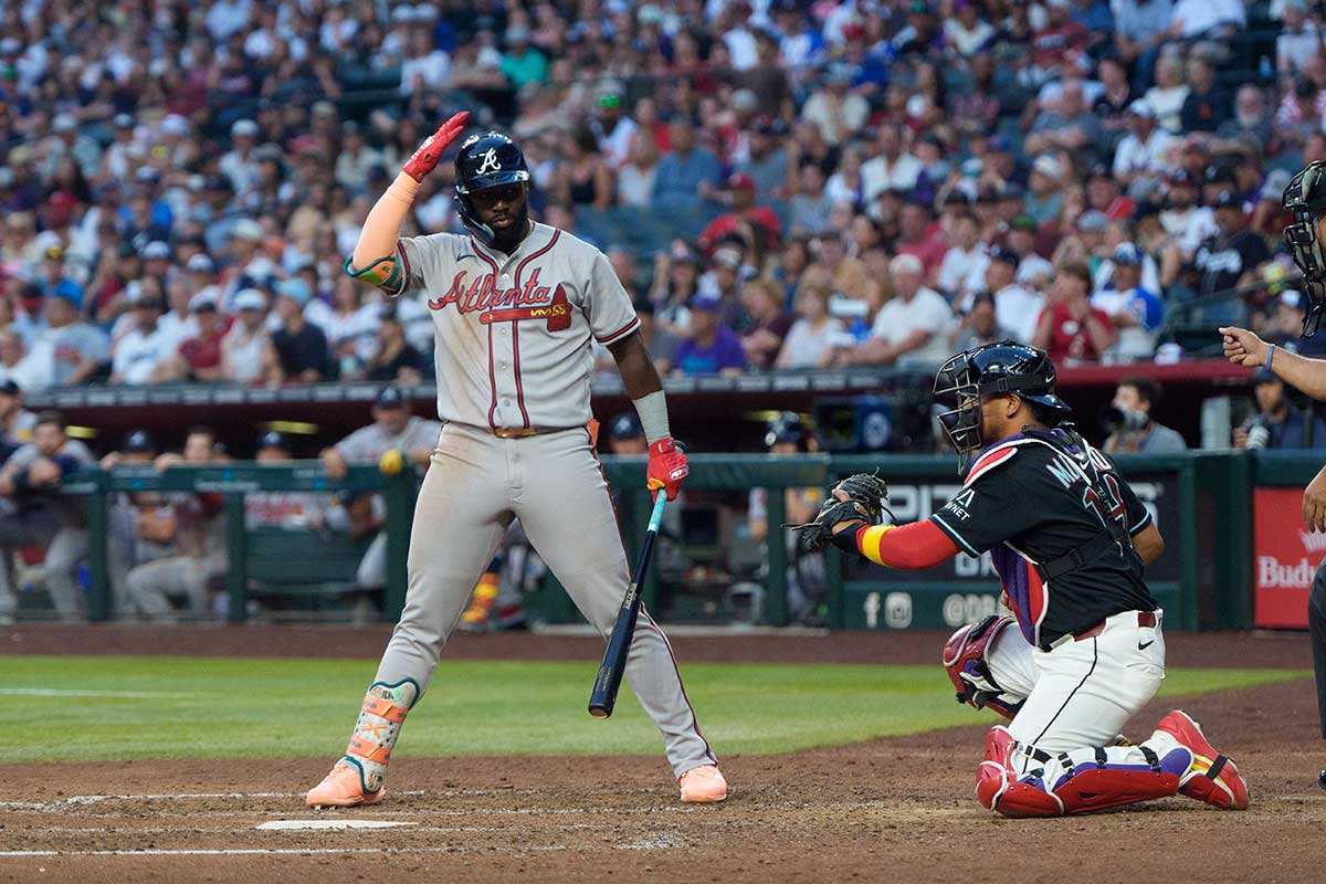 【MLB】「フレーミング」の終焉と「空間把握」の台頭 MLBの勢力図を塗り替える“ABSのリアル”と新たな戦略論 ABSチャレンジを求めて頭を叩くシーンも増えている