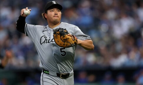 【MLB】村上宗隆、平凡なフライ落球でヒヤリの場面も……米メディア驚きの“全力疾走”で挽回「メチャクチャ激走している」