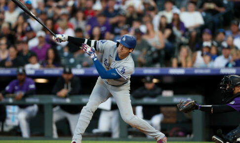 【MLB】「大谷翔平が歴史を作り続ける」“52試合連続出塁”で球団2位まであと1　今季初盗塁直後、第2打席右前打