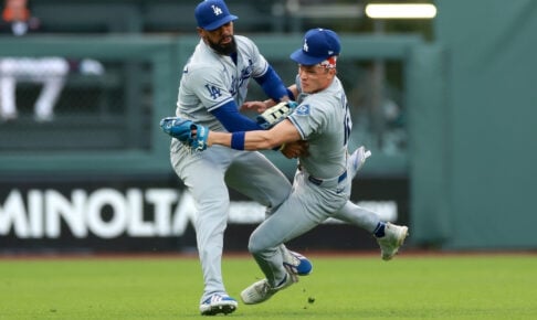 【MLB】ドジャース冷や汗……テオスカーとコールが捕球時に激突で敵地悲鳴　山本由伸が初回に捕まり3失点