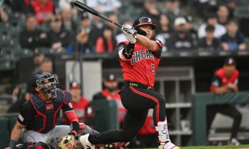 【MLB】「またしてもムーンショットだ」止まらない村上宗隆、鮮やか11号同点アーチにベンチで大はしゃぎ　“平均26.1歳”若手揃いの同僚たちも歓喜