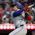 【MLB】「デンジャラス、デンジャラスヒッターだ」岡本和真、ブルージェイズ新人記録更新の25号アーチ　同地区首位レイズ戦で豪快“135メートル弾”